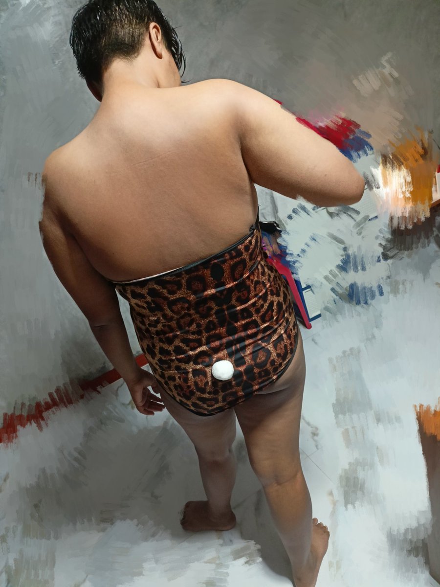 วันนี้ไม่มีคนแก่นะ  มีแต่ทอม  นมใหญ่