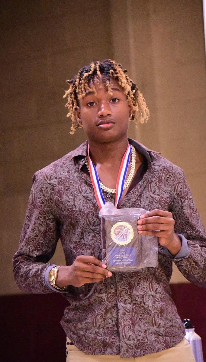 Nprezzed's tweet image. This is 18 year old #JabariPeoples it was reported he was in an officer involved shooting in Homewood,Alabama
The family along with a witness are denying these claims. They have yet to show the family the body cam footage after several days and they demand justice.