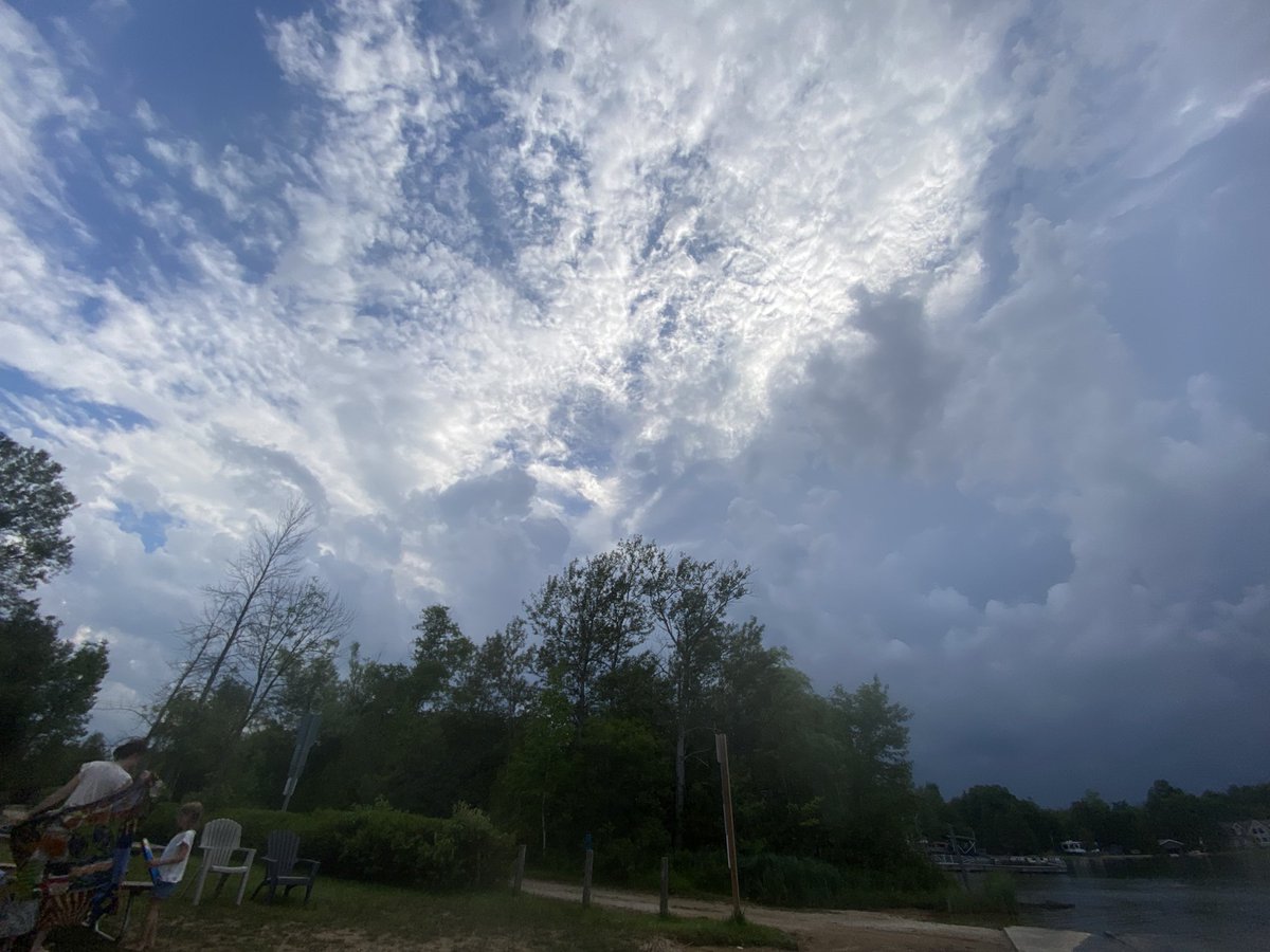 chrisruttan's tweet photo. Looking north towards owen sound from Williams Lake. #onstorm #onwx https://t.co/3QgcTgtECj