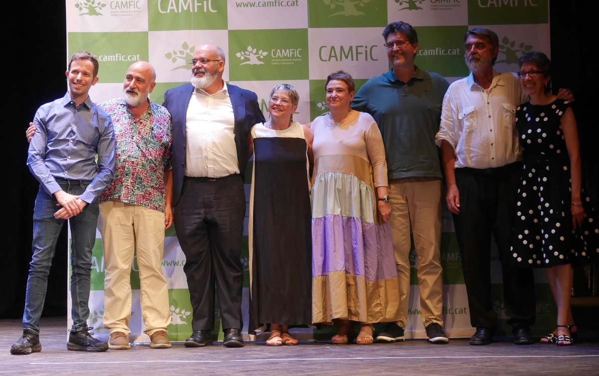Un honor haver rebut avui a la Nit Camfic, el premi a la meva trajectòria professional. Gcies a tots els que m heu acompanyat i ho heu fet possible