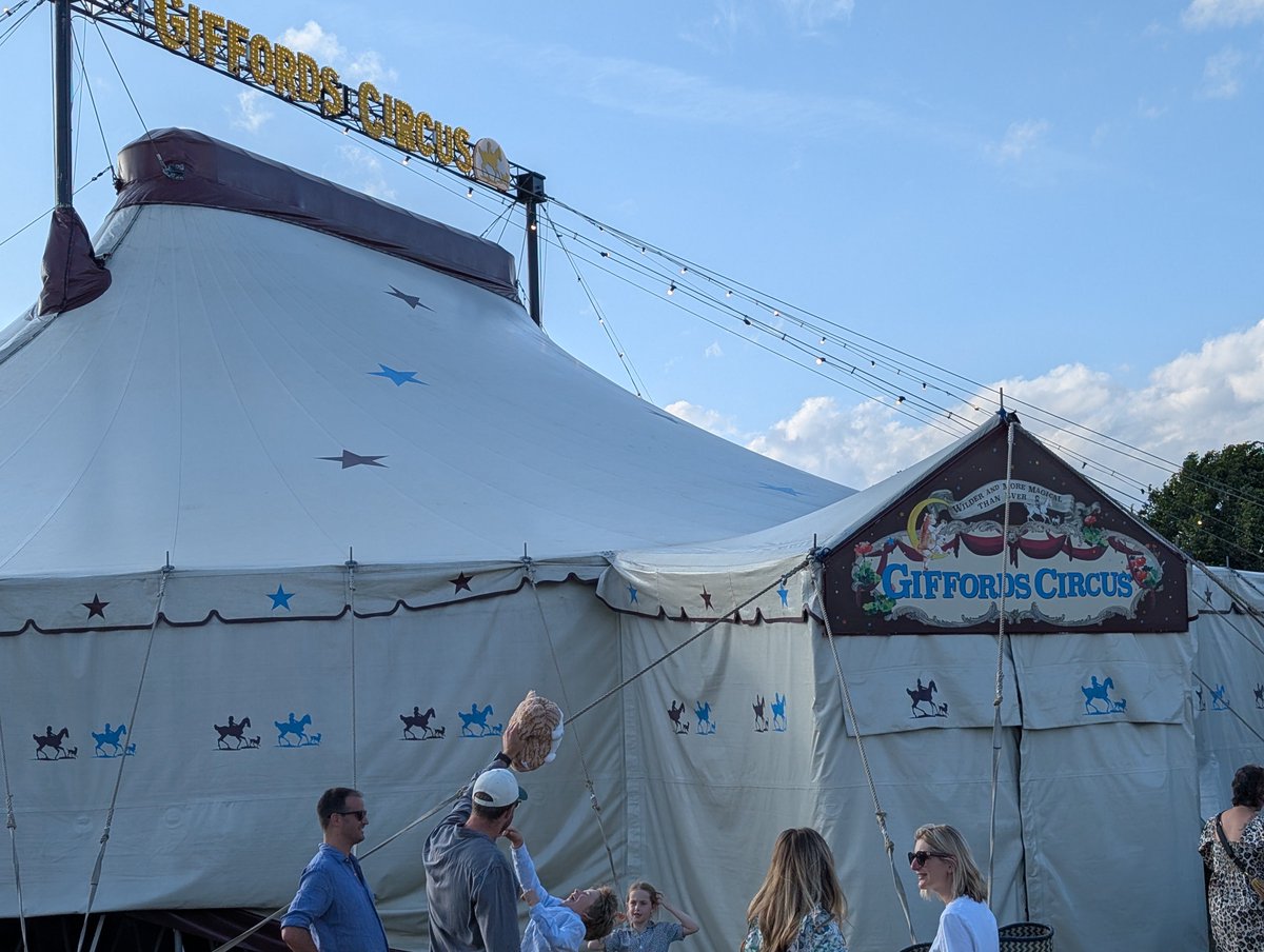 Farmerdbarton's tweet image. After a busy couple of weeks and the constant worry of continued very dry conditions and lack of grazing grass, a night at @giffordscircus is just what's needed it's always fabulous