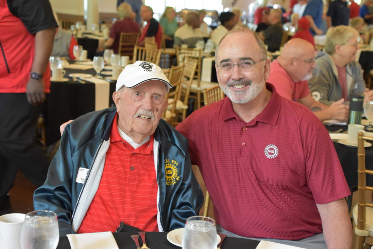 UAWregion9's tweet image. 📅 On June 11, UAW President Shawn Fain met with Central New York Retiree Chapters, continuing his commitment to staying connected with the backbone of our union — our retirees. 🙌
#UAW
See more here 👇
join.photocircleapp.com/58XB3QMY3T