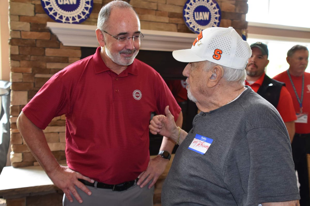 UAWregion9's tweet image. 📅 On June 11, UAW President Shawn Fain met with Central New York Retiree Chapters, continuing his commitment to staying connected with the backbone of our union — our retirees. 🙌
#UAW
See more here 👇
join.photocircleapp.com/58XB3QMY3T