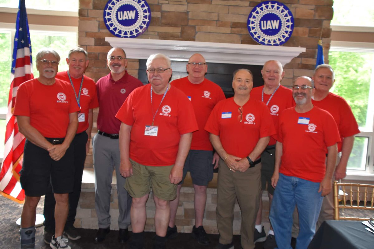 UAWregion9's tweet image. 📅 On June 11, UAW President Shawn Fain met with Central New York Retiree Chapters, continuing his commitment to staying connected with the backbone of our union — our retirees. 🙌
#UAW
See more here 👇
join.photocircleapp.com/58XB3QMY3T
