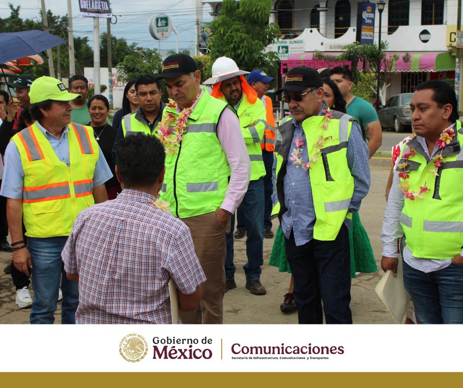 El Director General de Conservación de Carreteras, Ing. David Calderón, realizó una visita de supervisión a la infraestructura carretera a cargo del Centro #SICTOaxaca.

Durante su recorrido, inspeccionó los trabajos de conservación periódica que se llevan a cabo en el tramo