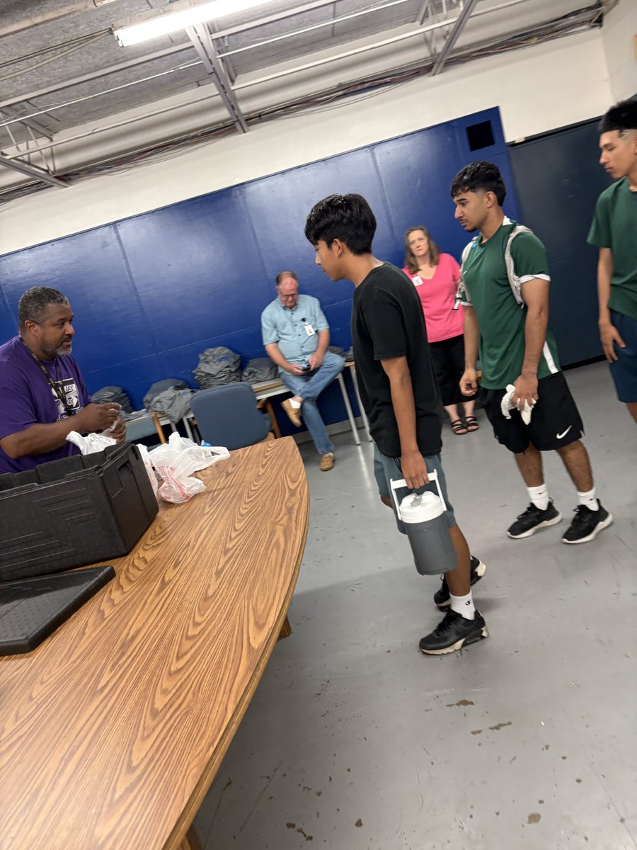 Our students can’t thank our nutrition department enough! Breakfast before workouts, lunch after it concludes. #NoPlaceLikeTheG #SouthSide