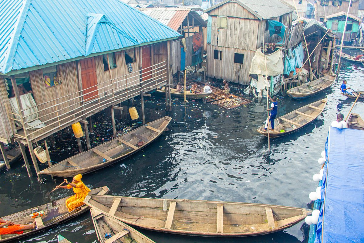 District404B5Ng's tweet photo. This thoughtful donation aims to provide a safe, reliable, and consistent means of transportation for schoolchildren, many of whom must navigate treacherous waters daily just to attend classes.
@lionsclubs
#weserve #WeSeeYourStory #lionsclubs #makoko #MD404 #district404b2 https://t.co/rYU1dE15UC