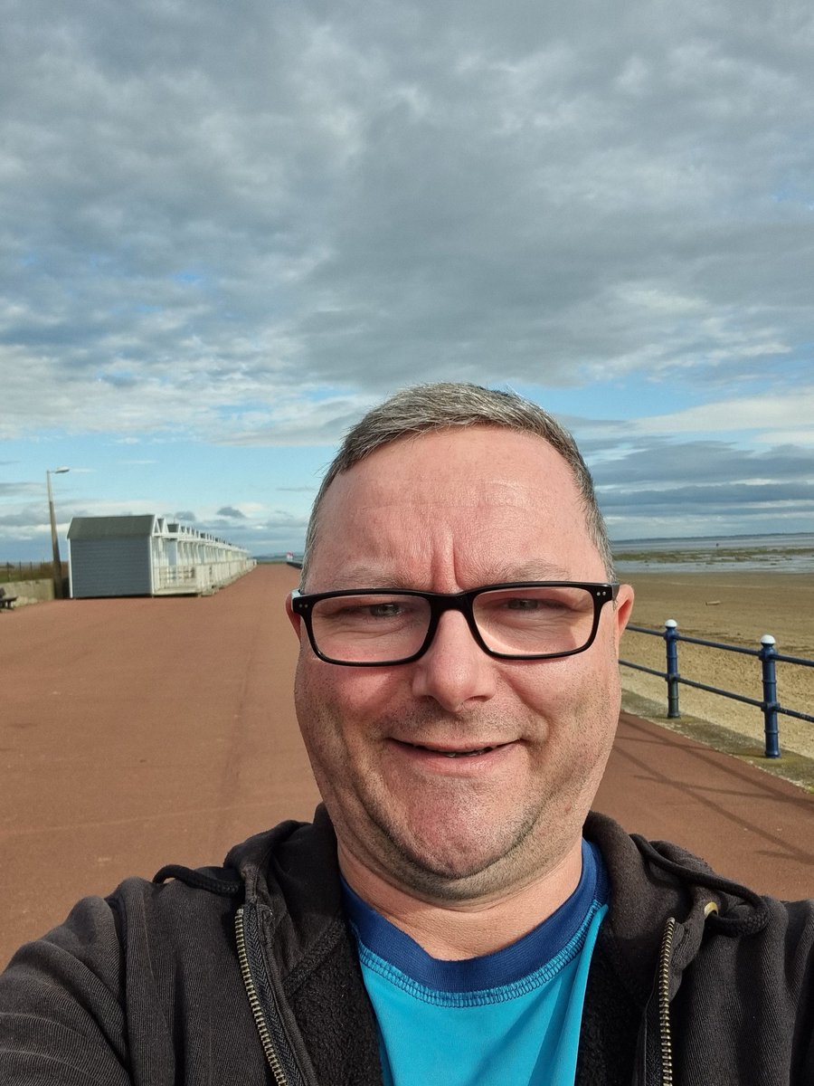 Nice Carvery tea...

(or 'dinner' if you're not a Northener)

...with the family.

Then a mildly breezy walk on the front to blow the cobwebs away.
