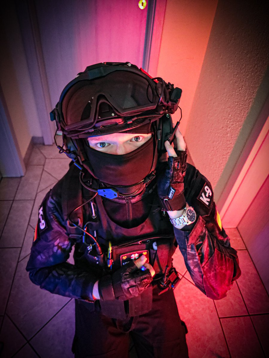 I got forced into my Tactical Gear while 30 degrees 🥵🥵💕 i hate and love it 😢❤️😈 - stay hydrated - 

#tactical #gear #gay #single #swat #umbrellacorp #sub