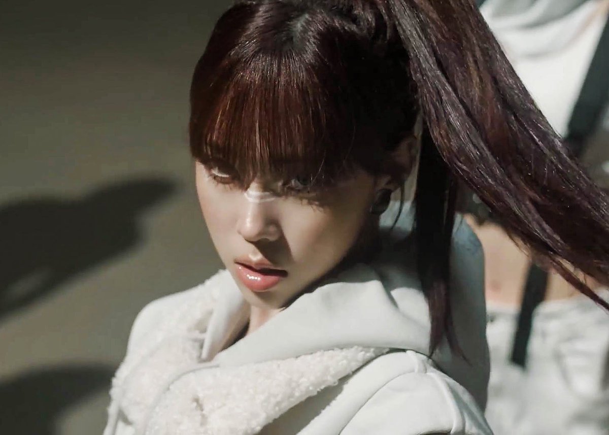 ขอชมน้องหนาวหน่อยนะ คือแบบงานสายตาน้องหนาวคือชอบมาก เรื่องงานสายตาน้องหนาวทำได้ดีมาตลอดจริงๆ Dirty Work คือแบบลุคแต่ละซีนคืองานสายตาคือพี่ไม่ได้เล่นๆอะ ไหนจะจริตจะก้านคือแบบแซ่บเว่อ เล่นกับใจมาก เข้าใจคำว่าลูกกุโตแล้วของจริง สวยชิบหายเลยค่ะ 🔥❤️‍🔥
