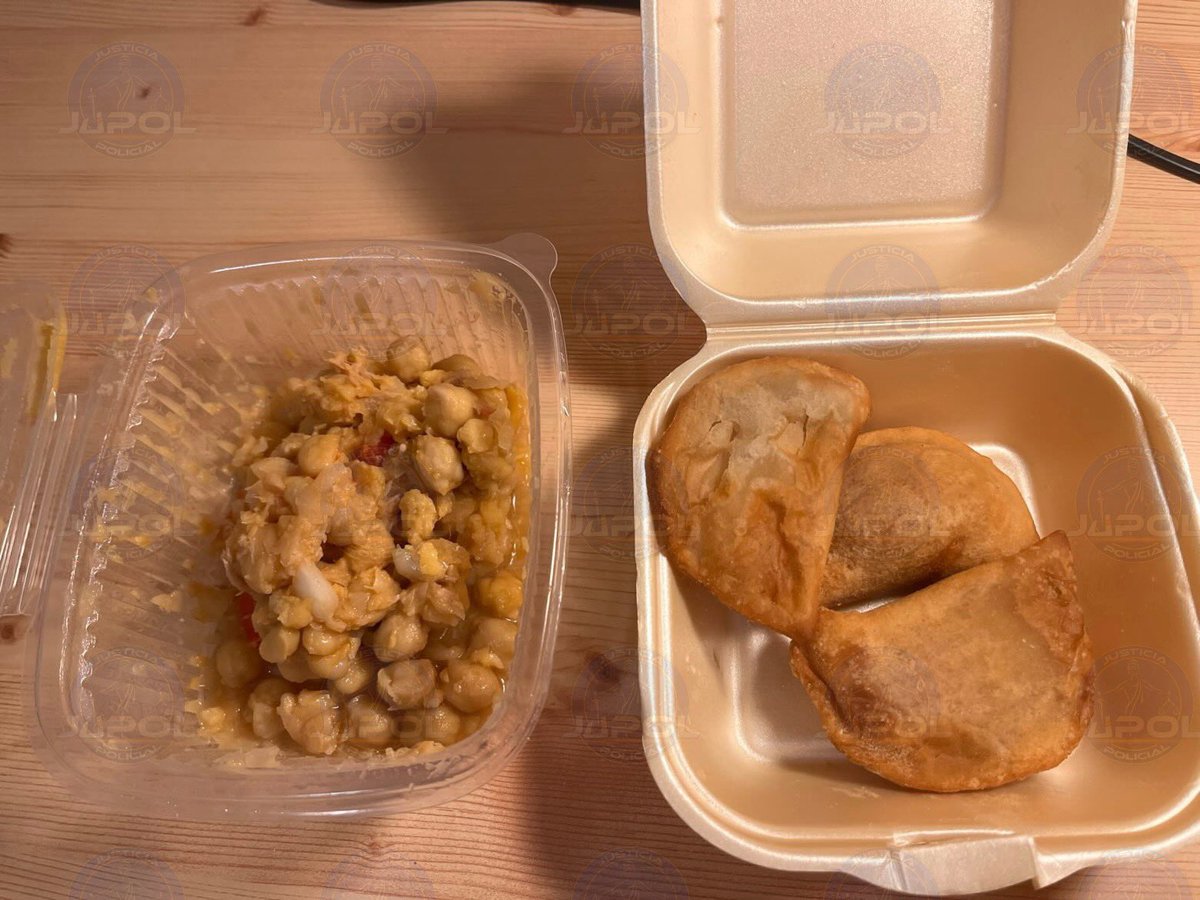 JUPOL (@jupolnacional) on Twitter photo Tres empanadillas y garbanzos: la comida que da Interior a los policías de la cumbre de la ONU en Sevilla, vía <a href="/okdiario/">okdiario.com</a>
JUPOL denuncia que la cantidad es "claramente insuficiente" y "de pésima calidad"
De vergüenza en vergüenza!!!
okdiario.com/espana/tres-em… <a href="/rosalina_mb/">Rosalina Moreno</a> Tres empanadillas y garbanzos: la comida que da Interior a los policías de la cumbre de la ONU en Sevilla, vía <a href="/okdiario/">okdiario.com</a>
JUPOL denuncia que la cantidad es "claramente insuficiente" y "de pésima calidad"
De vergüenza en vergüenza!!!
okdiario.com/espana/tres-em… <a href="/rosalina_mb/">Rosalina Moreno</a>