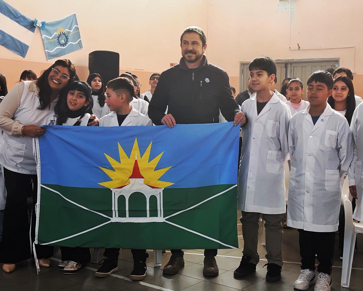 Gerardo Merino (@gerardomerinotw) on Twitter photo PROMESA A LA BANDERA DEL CHUBUT EN LA ESCUELA NRO 123 DE TRELEW
Junto al Ministro de Educación <a href="/joseluispunta/">José Luis Punta</a> acompañamos a estudiantes de 5to y 6to grado de la Escuela N° 123 en su promesa de lealtad a la bandera de nuestra provincia.
Fue un acto emotivo, cargado de sentido de PROMESA A LA BANDERA DEL CHUBUT EN LA ESCUELA NRO 123 DE TRELEW
Junto al Ministro de Educación <a href="/joseluispunta/">José Luis Punta</a> acompañamos a estudiantes de 5to y 6to grado de la Escuela N° 123 en su promesa de lealtad a la bandera de nuestra provincia.
Fue un acto emotivo, cargado de sentido de
