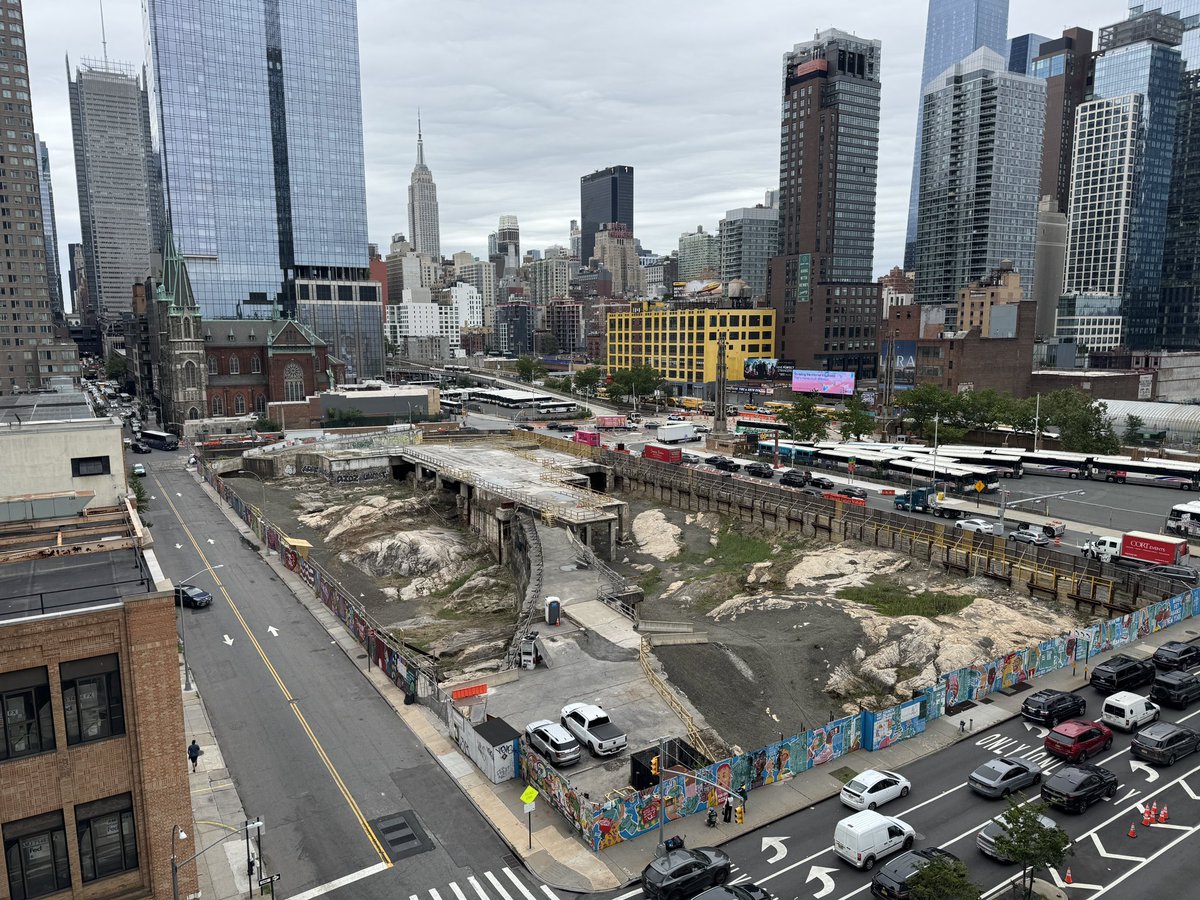 courtneycgross's tweet image. Happy casino application day! We’re criss-crossing the city, chatting with applicants about their bids. A little after 4 pm we will know who officially applied