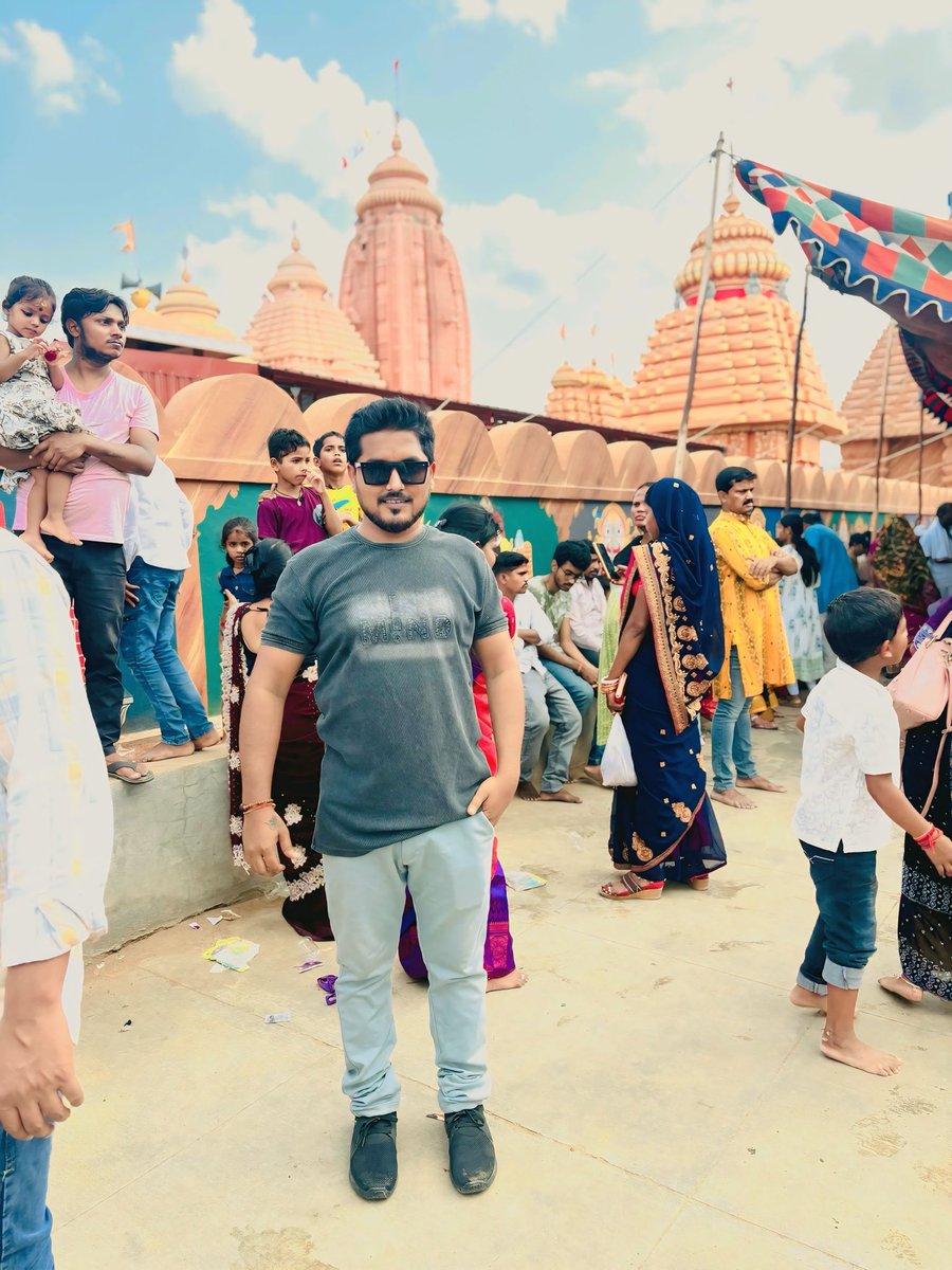 KingstarBapi's tweet photo. ପବିତ୍ର ରଥଯାତ୍ରା ଅବସରରେ ଅଗଣିତ ଜଗନ୍ନାଥପ୍ରେମୀଙ୍କୁ ହାର୍ଦ୍ଦିକ ଶୁଭେଚ୍ଛା l ମହାପ୍ରଭୁ ସମସ୍ତଙ୍କର ମଙ୍ଗଳ କରନ୍ତୁ l
ଜୟ ଜଗନ୍ନାଥ 🙏
#RathaYatra2025 #hyderabad #kingstar_bapi #everyonehighlights #JayJagannath https://t.co/BVL2Ic22Qj