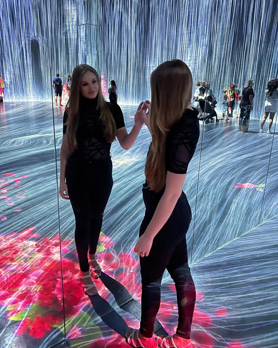 Sierra_offbm0's tweet photo. Seeing double 👀 @superblue.art 

This place was so cool!🤩

Shirt: @hotouch_beautyshow 🖤
.
.
.
.
.
#superblue #superbluemiami #wynwoodmiami #miamimodel #model #thingstodoinmiami #floridamodel #southfloridamodels #fashion #art #artwork #museum #contentcmiamicontentcretcreator https://t.co/OjwNmdKOuW