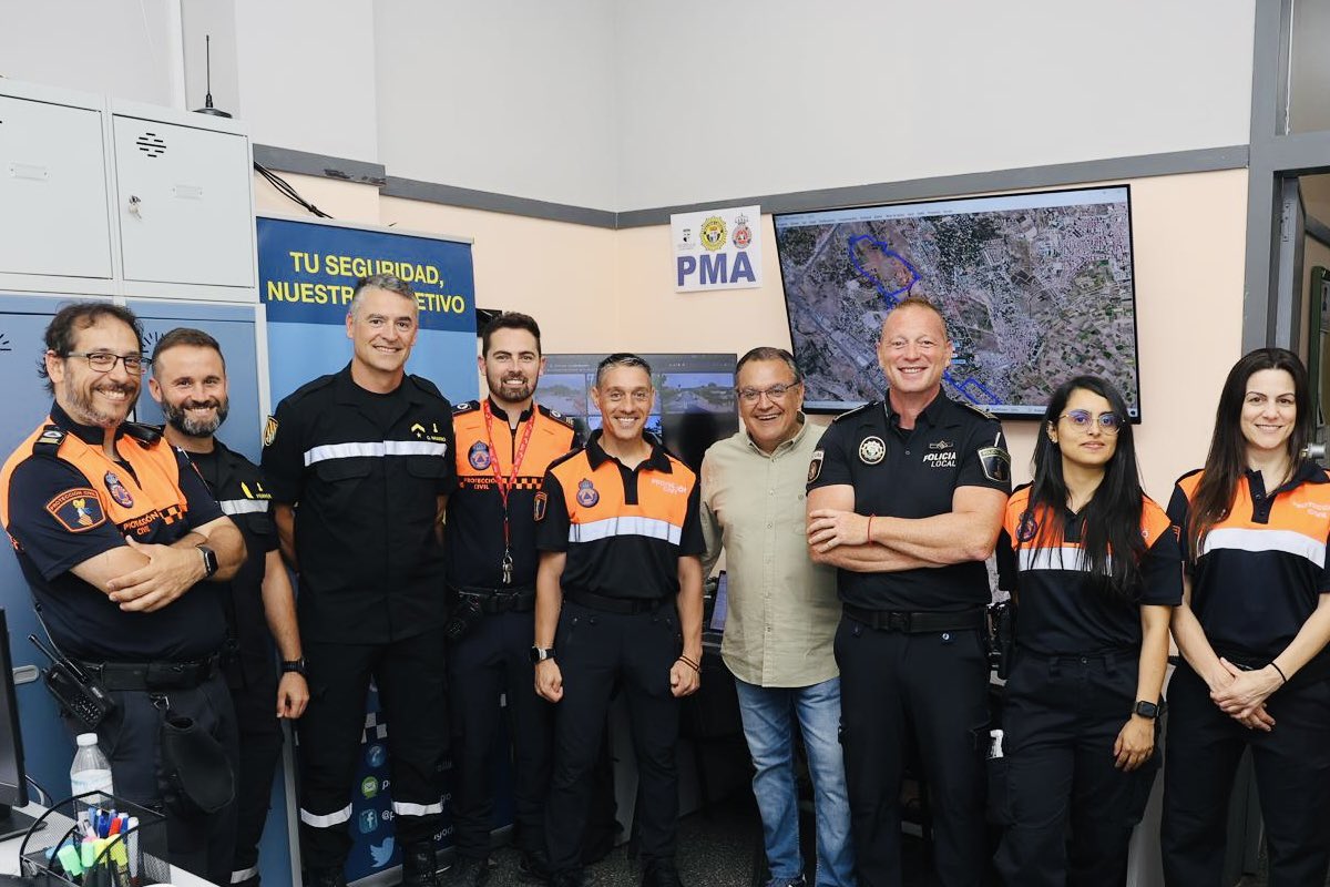 Prot. Civil Godella (@pcgodella) on Twitter photo <a href="/PCNaquera/">Emergencias Náquera - Protección Civil</a> En cuanto al despliegue técnico que hizo posible el evento:
👨🏻💻 Puesto de Mando Avanzado (PMA) con 3 operadores
🎙️ 4 grupos de radio TETRA COMDES
📍 Seguimiento en tiempo real de los recursos
🎥 6 cámaras distribuidas por el recorrido
📡 Comunicaciones por satélite aseguradas <a href="/PCNaquera/">Emergencias Náquera - Protección Civil</a> En cuanto al despliegue técnico que hizo posible el evento:
👨🏻💻 Puesto de Mando Avanzado (PMA) con 3 operadores
🎙️ 4 grupos de radio TETRA COMDES
📍 Seguimiento en tiempo real de los recursos
🎥 6 cámaras distribuidas por el recorrido
📡 Comunicaciones por satélite aseguradas
