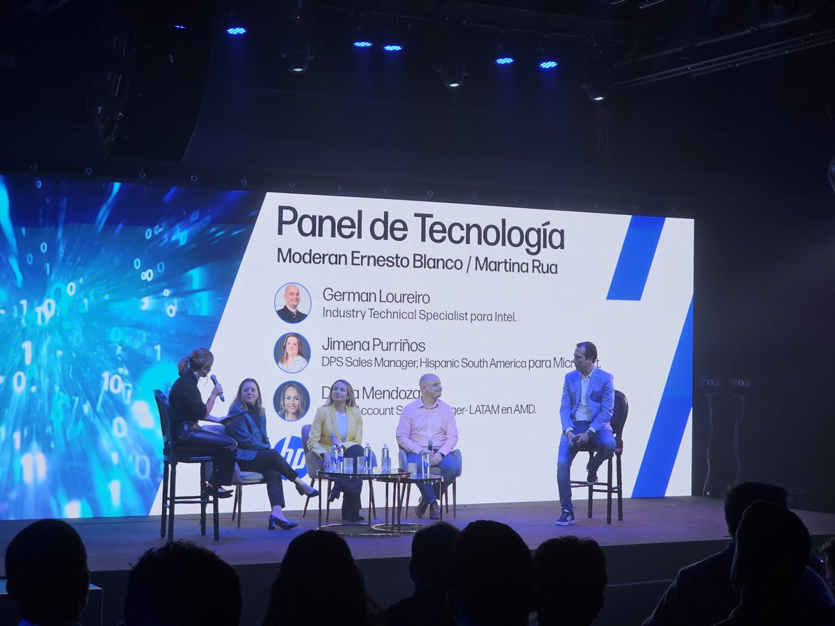 data_memory's tweet image. Estuvimos en #TheFutureOfWork de @HP, donde se debatió sobre IA, productividad y el futuro del trabajo. Panel con referentes de @intel, @Microsoft y AMD, moderado por @martinarrua. ¡Gracias HP por invitarnos a ser parte de esta experiencia! #IA #TransformaciónDigital