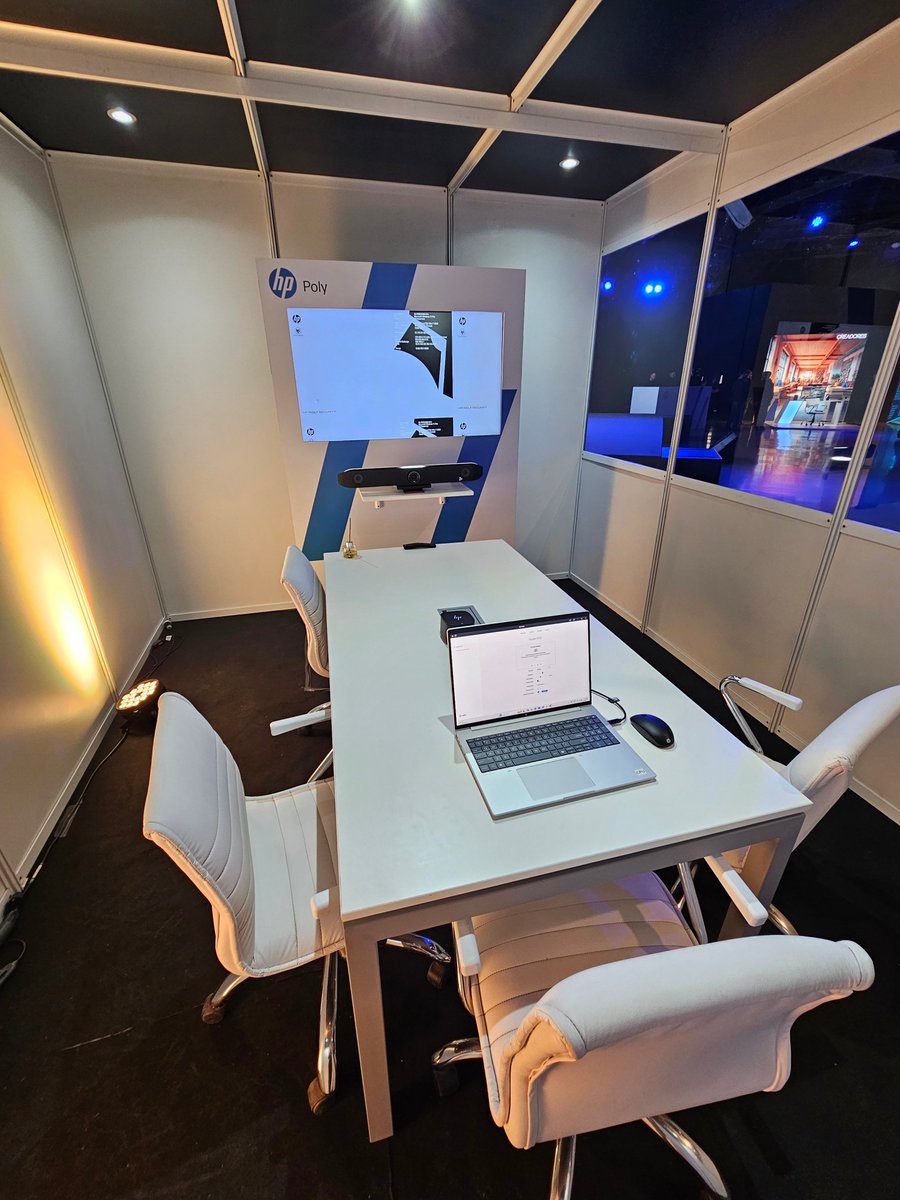 data_memory's tweet image. Estuvimos en #TheFutureOfWork de @HP, donde se debatió sobre IA, productividad y el futuro del trabajo. Panel con referentes de @intel, @Microsoft y AMD, moderado por @martinarrua. ¡Gracias HP por invitarnos a ser parte de esta experiencia! #IA #TransformaciónDigital