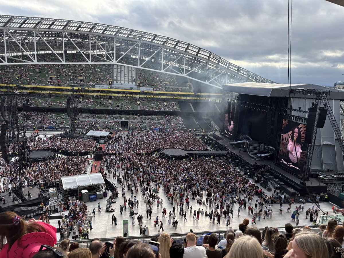 iirohitii's tweet image. Here for @DUALIPA but @DoveCameron slaying