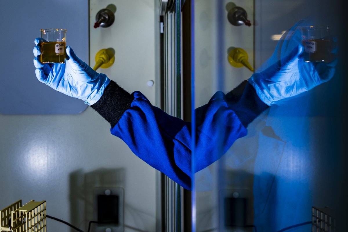 ARPAE's tweet image. The @BareckaLab at @Northeastern is developing a technology that converts air, water, and underutilized electricity into liquid fuels that drop into the existing energy infrastructure in order to make energy infrastructure more reliable and robust.
Learn: bit.ly/3Tc13hx.