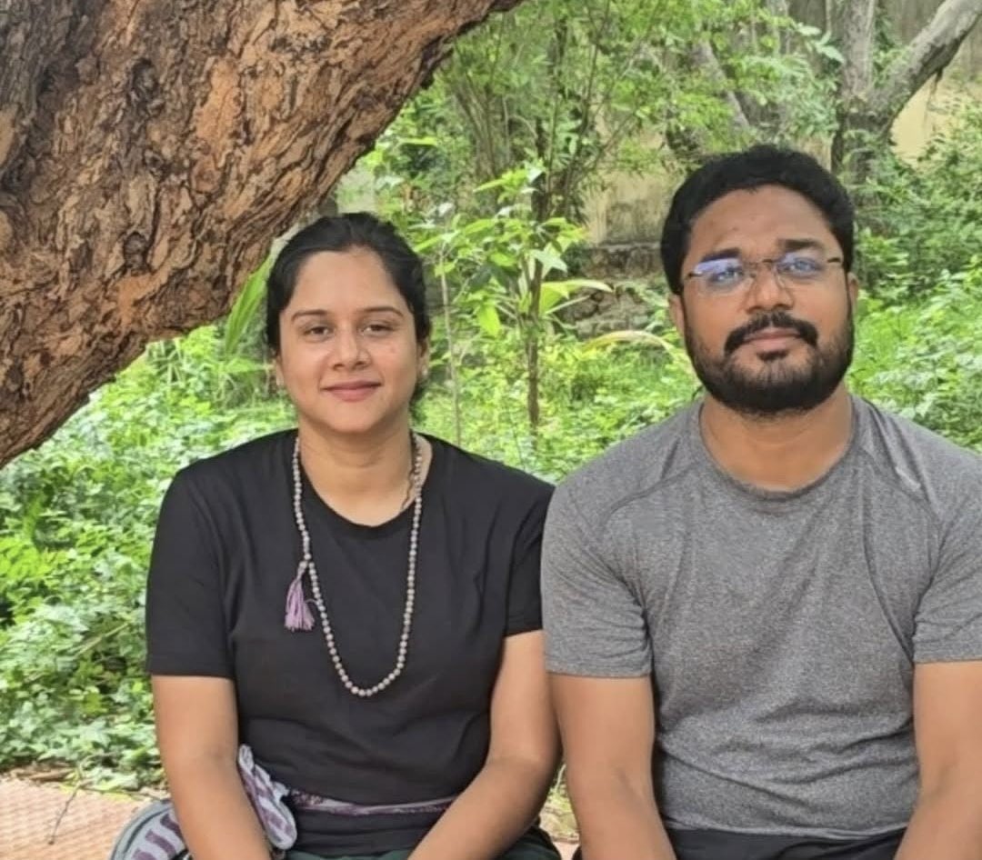 ANN_Telugu's tweet photo. టీ న్యూస్ న్యూస్ యాంకర్ స్వేచ్చ ఆత్మహత్య

జవహర్ నగర్‌లోని తన ఇంట్లో ఆత్మహత్య.

ఆమె తల్లి శ్రీదేవితో కలిసి రామ్ నగర్‌లో నివాసం ఉంటున్న యాంకర్ స్వేచ్చ.

సంఘటనా స్థలానికి చేరుకున్న చిక్కడపల్లి పోలీసులు.

బాడీని గాంధీ ఆసుపత్రికి తరలింపు.

#Telangana #Tnews #NewsAnchor #Swecha https://t.co/Ex99b3QTio