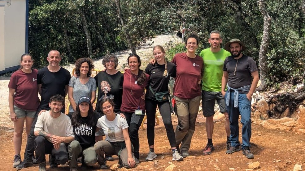 CENIEH's tweet photo. #ICTSNews 
El equipo del yacimiento de Penal #Atapuerca2025 ,que dirigen la directora del CENIEH @MMartinonT y la paleontóloga Elena Santos, reúne un grupo de profesionales excepcionales https://t.co/13m2FTR8i2