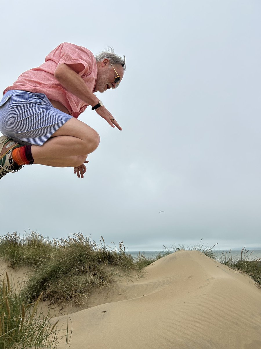 nancy_sorrell's tweet image. Great afternoon, walking, birdwatching and sand dune jumping. @JamesMoir10
#cambersands
#rye
#birdwatching
#sanddunes
#jumping
#walking