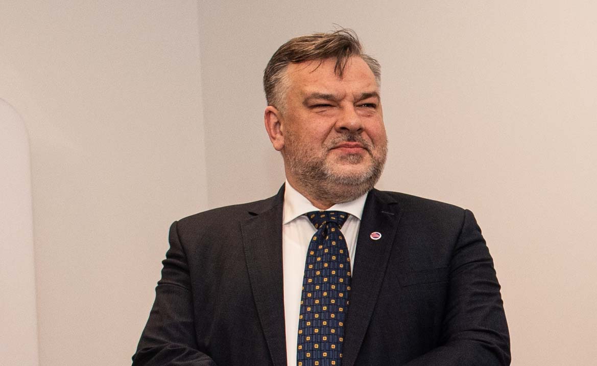 Mateusz (@gameover1920) on Twitter photo Oto Marek Krajewski- Prezes Polskiego Związku Badmintona.
Pan Marek mówi wprost, Sławomir Nitras to anty-midas, który blokuje pieniądze i hamuję rozwój badmintona w 🇵🇱, będąc obecnie największym szkodnikiem sportu. Ponadto działania Nitrasa traktuję jako permanentne nękanie!
👇 Oto Marek Krajewski- Prezes Polskiego Związku Badmintona.
Pan Marek mówi wprost, Sławomir Nitras to anty-midas, który blokuje pieniądze i hamuję rozwój badmintona w 🇵🇱, będąc obecnie największym szkodnikiem sportu. Ponadto działania Nitrasa traktuję jako permanentne nękanie!
👇