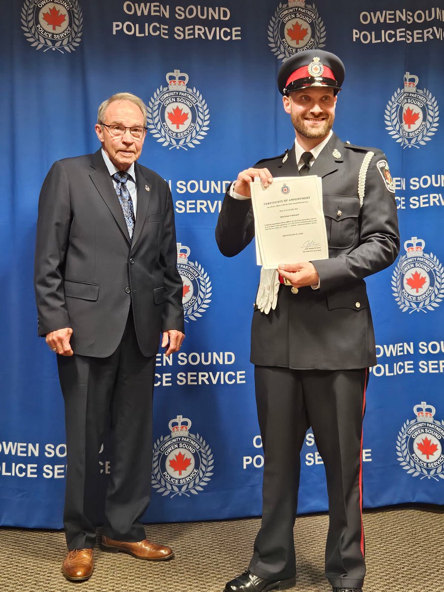 This morning, we proudly welcomed our newest member to the Owen Sound Police Service - Constable Matthias Hubmann, who was officially sworn in during a ceremony at headquarters.

Congratulations and welcome aboard, Cst. Hubmann!

#OwenSound #SwearingIn #CommunityPartners