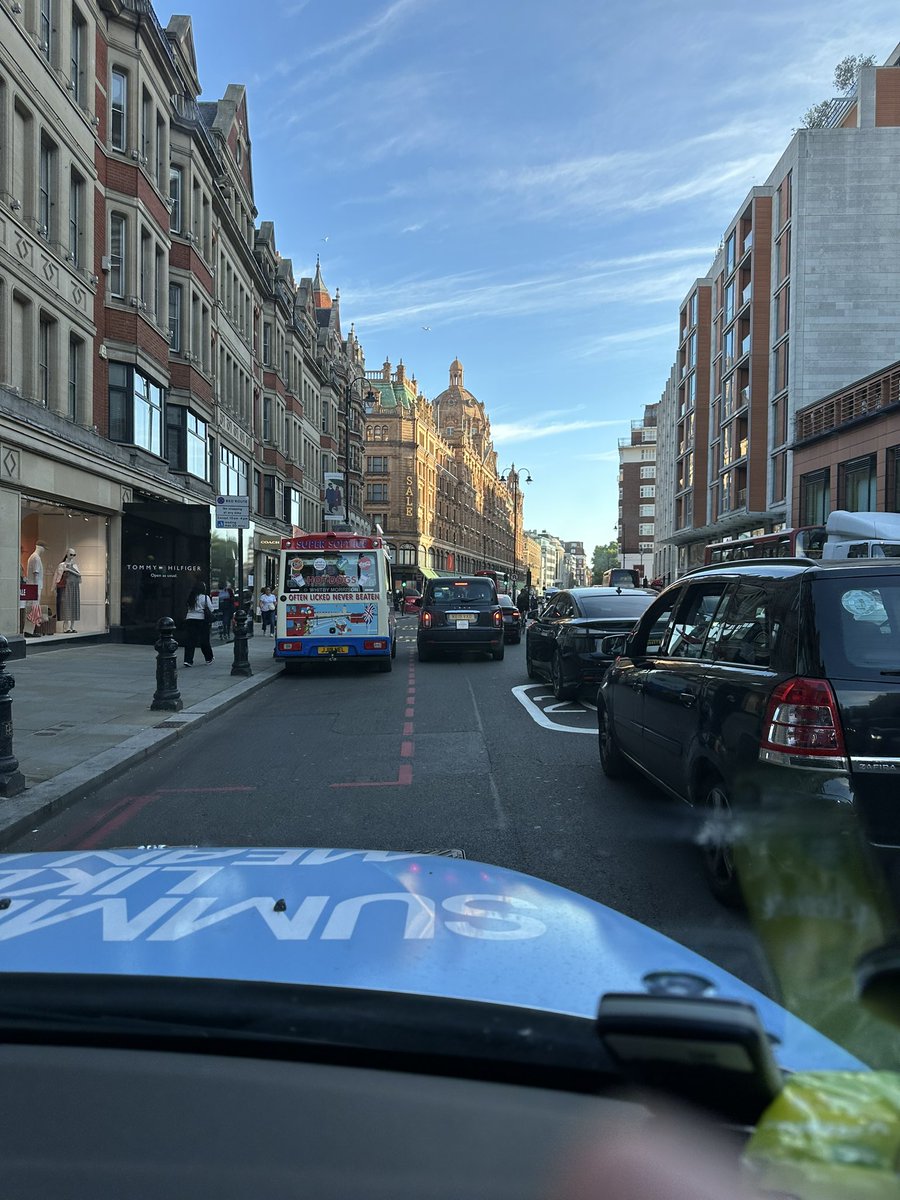 Taxeee's tweet image. Another year another summer same ice cream van blocking main arterial road out of London and local government @RBKC and @metpoliceuk ignoring this although it is a red route