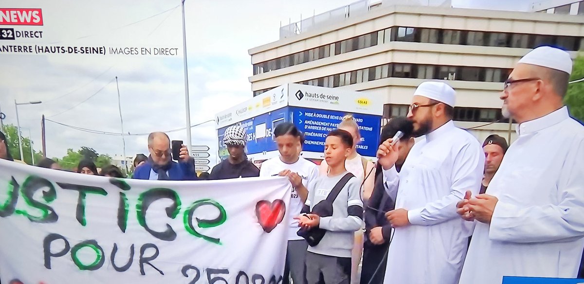 Gilbert Collard (@gilbertcollard) on Twitter photo En présence d'Assa Traoré et du drapeau palestinien, un hommage et une plaque pour Nahel, aux cris de justice pour Nahel ; deux  journalistes de Boulevard Voltaire molestés;   je dis, d'abord et avant tout,  justice pour le policier ! En présence d'Assa Traoré et du drapeau palestinien, un hommage et une plaque pour Nahel, aux cris de justice pour Nahel ; deux  journalistes de Boulevard Voltaire molestés;   je dis, d'abord et avant tout,  justice pour le policier !