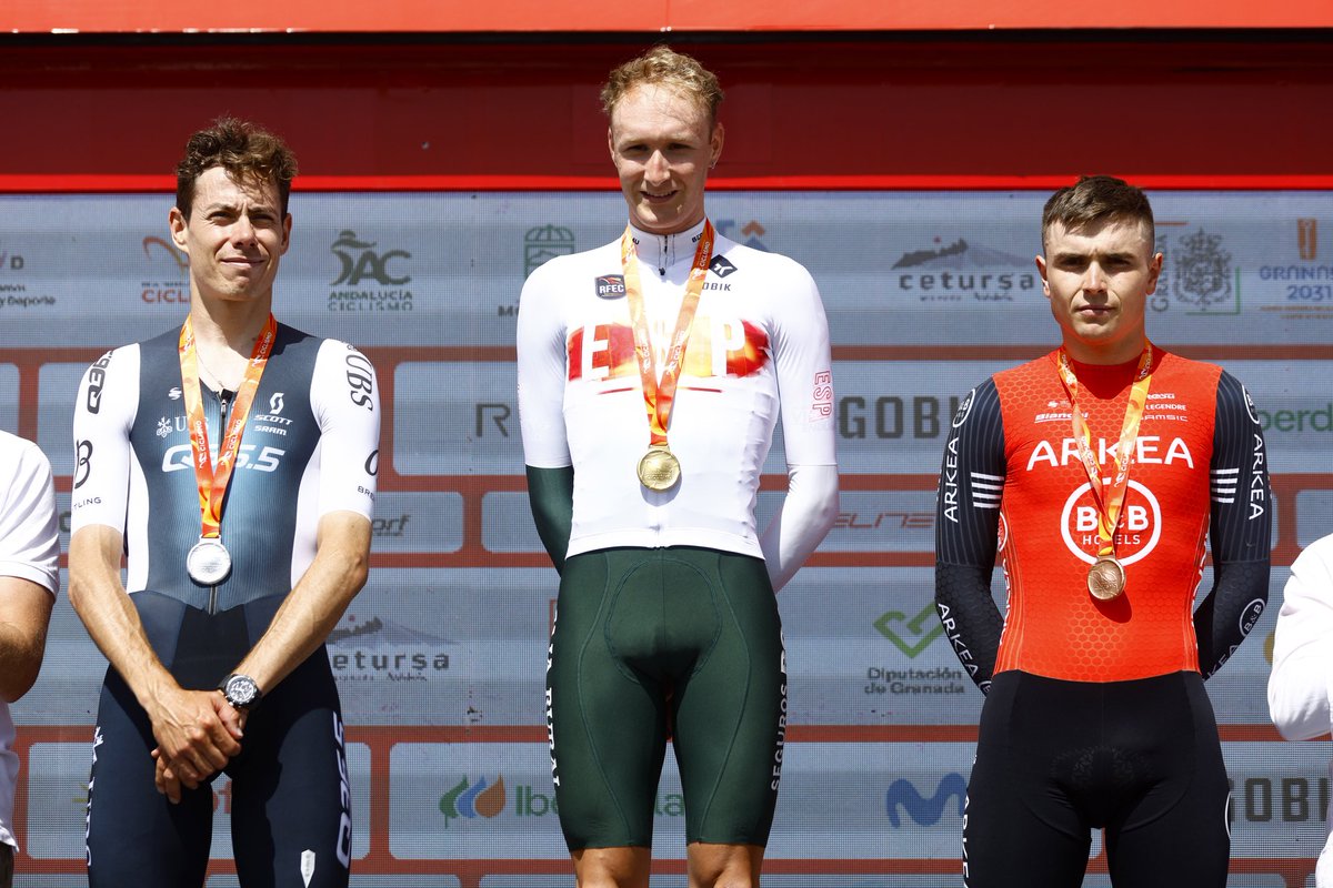 Muy grande <a href="/raul_gass/">Raúl García Pierna</a>  🥉CRI Campeonato España Granada. Un año más en el podium en una crono muy exigente subiendo a Sierra Nevada . Enhorabuena!!!!! <a href="/arkeabbhotels/">ARKEA-B&B HOTELS</a> 👋👋👋👋👋 #cegranada25 <a href="/RFECiclismo/">Real Federación Española de Ciclismo</a>