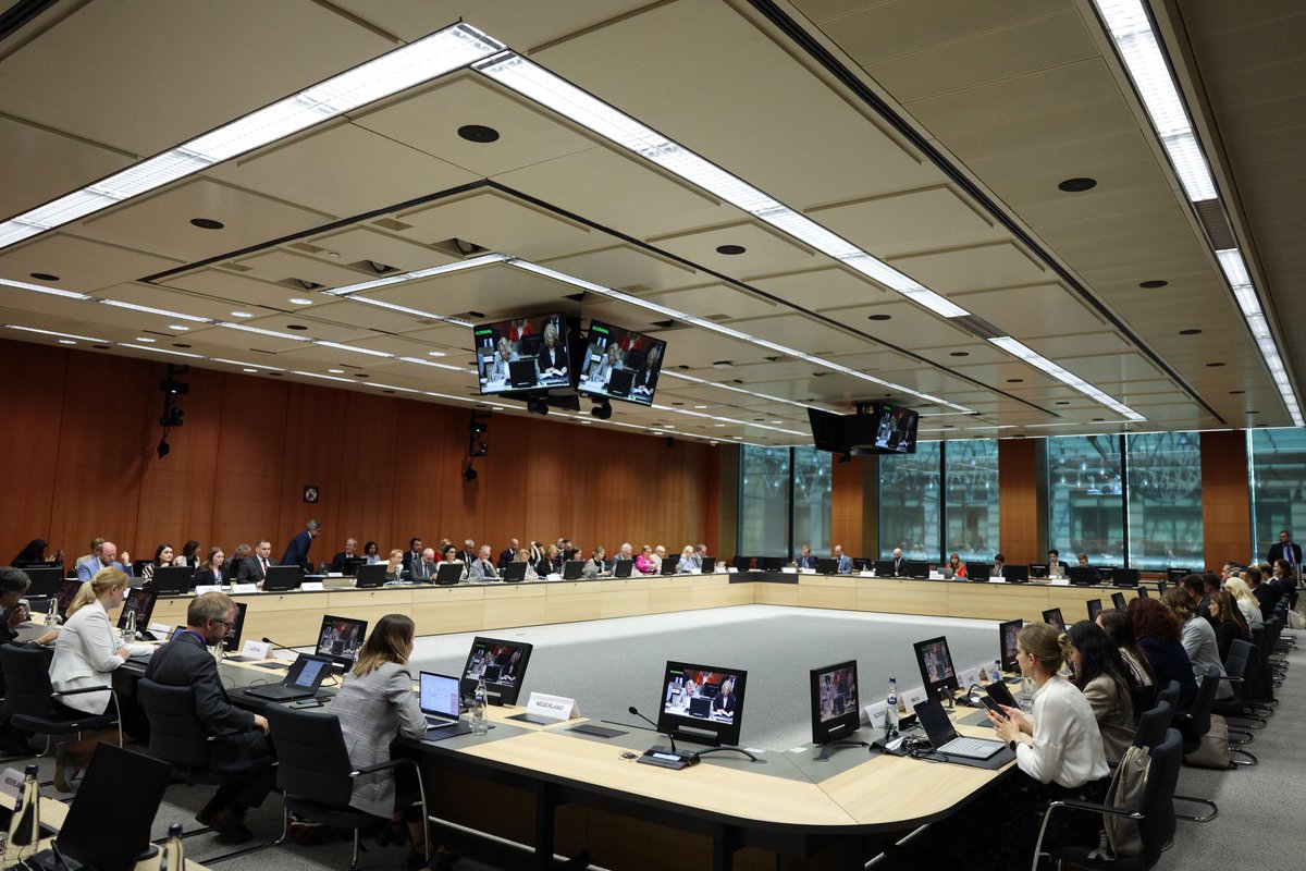 maidagorcevic's tweet photo. Zatvorili smo još jedno poglavlje! Zahvalna sam na sjajnoj atmosferi i brojnim pohvalama tokom današnje međuvladine konferencije (MVK) sa Evropskom unijom. 

Kao što smo i zacrtali, zatvaranjem poglavlja približavamo se konačnom cilju pristupanja do 2028. Poglavlje 5 - javne nabavke je jedna od najkompleksnijih oblasti i istinski pokazuje kapacitet institucija i predanost reformama. Naša evropska budućnost je izvjesna i ostajemo posvećeni zatvaranju još poglavlja do kraja godine.