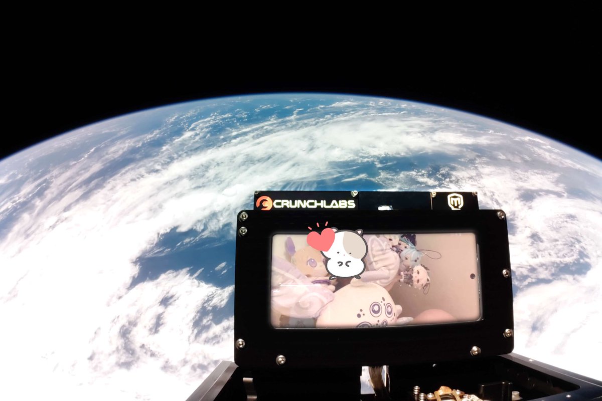 chocoballss123's tweet image. My papes & plushies touched space (as a picture) 😙
This was acc taken from space on a lil machine !!! 🥺 ITS REAL !! Above Japan .. I think .. clouds