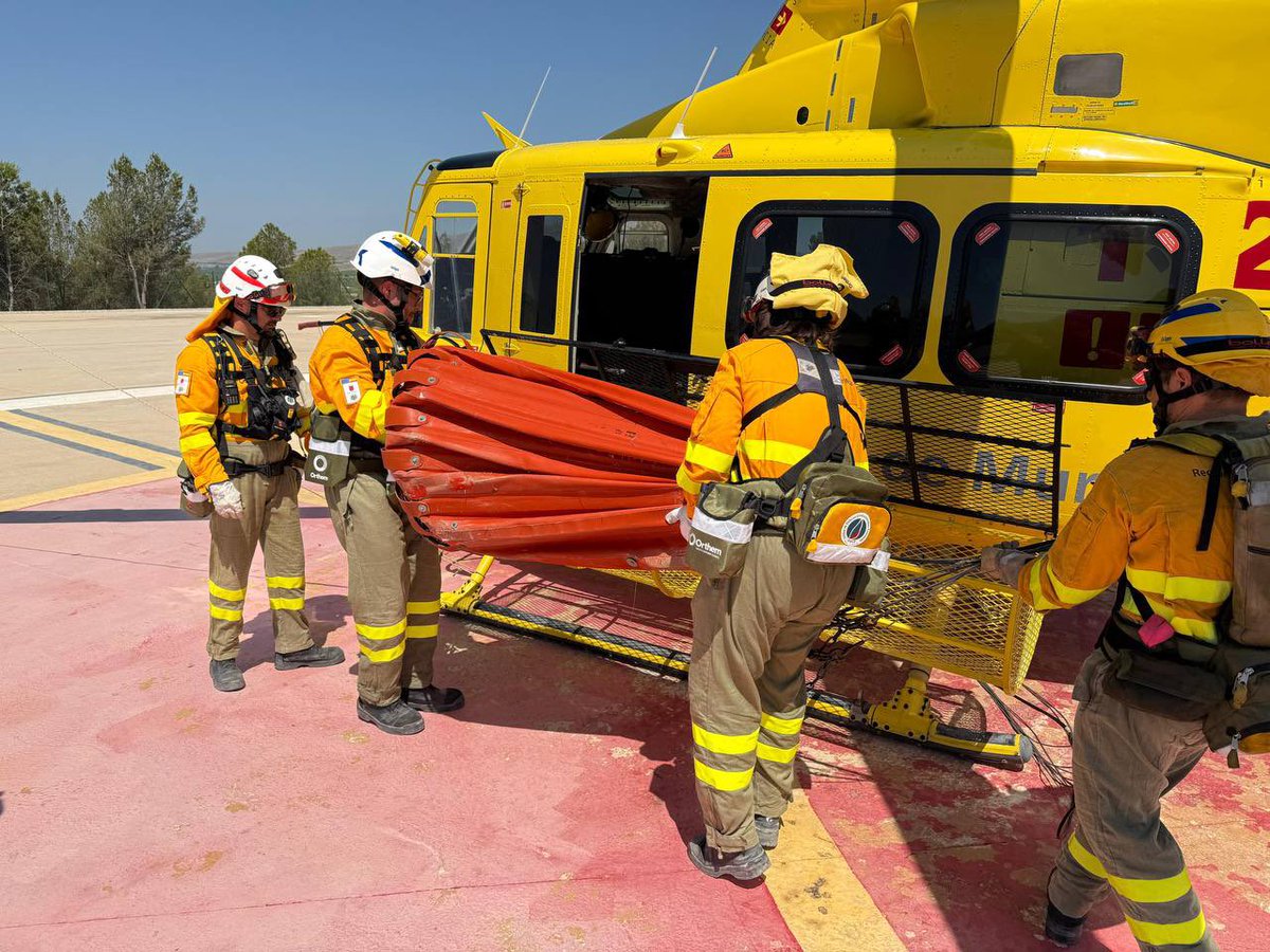 defensaforeMUR's tweet photo. [ADIESTRAMIENTO]

Acción formativa de reciclaje para la Brigada Técnica #BRITEC sobre asistencia en operaciones de helitransporte de unidades terrestres

Dos ediciones esta semana en CEDEMUR @SierraLaPilaPR, con formación a cargo de la tripulación #MEDAER y el #OFISEG
#UDIF #IIFF https://t.co/BduoMjkviN