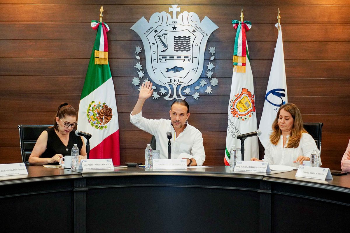 JM_UNANUE's tweet photo. Desde el Cabildo de Boca del Río seguimos trabajando con responsabilidad y compromiso por el desarrollo de nuestra ciudad.

¡Buen fin de semana para todos! https://t.co/4ycNixziF3