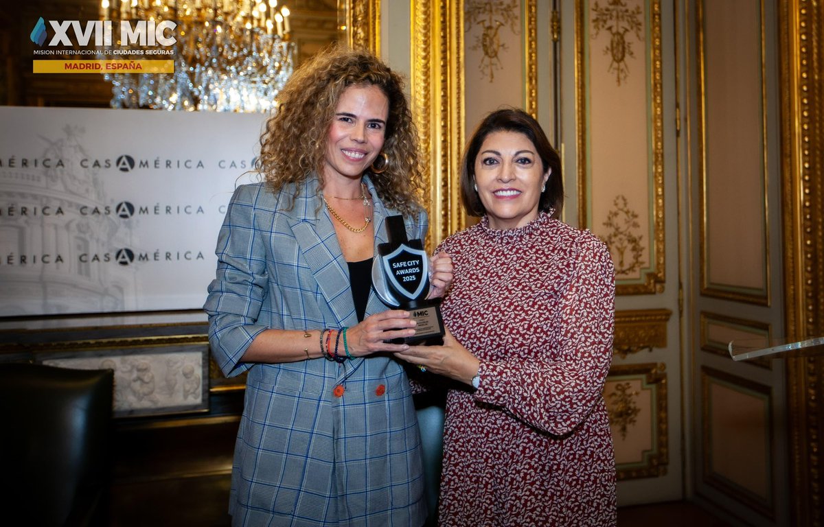 paulinapatino's tweet photo. Madrid, junio 2025 🇪🇸🏆
Parceros,  ganador al premio mejor programa para la prevención del delito, otorgado por la misión internacional de ciudades seguras, ConcIBE, Observatorio Complutense Desinformación. 

@AlcaldiadeMed @ManuelVillaMe https://t.co/Oeo34XNJyF