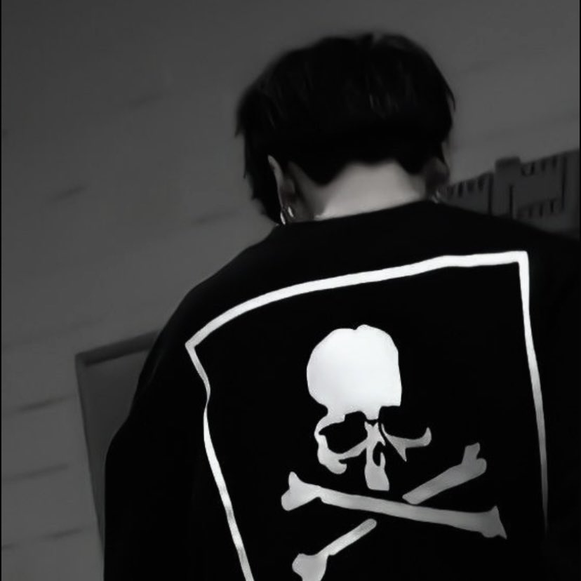 sope19943's tweet photo. un au #junghope #hopekook donde

“Te esperé hasta que dejé de hacerlo”

Entre más perdonaba a JK, menos lo amaba. Y entre más lo perdonaba, más JK decía amarlo. HS estuvo ahí hasta vaciarse. Y justo cuando Jungkook por fin estuvo listo para quedarse… HS ya había aprendido a irse https://t.co/ulNzwkmHLH
