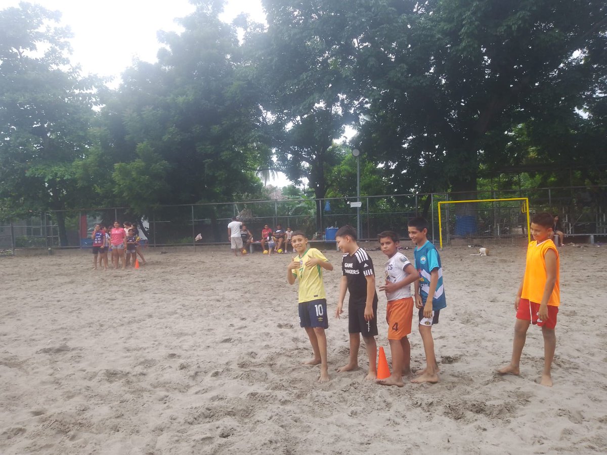 Bitcoinpirraya's tweet image. Los mejores momentos de el día son compartidos aquí con los niños y 🧒👧 de isla la pirraya🏝 clases sobre Bitcoin y valores por la mañana y fútbol playa por la tarde.
@IsaacGuerr83881
@Bitcoinbeach !el futuro está aquí!
⚡⚡⚡⚡⚡⚡⚡