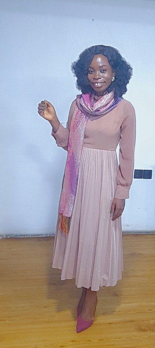 Can you guess what I wore for each day - Monday to Friday.

Have a token for the day....
Leggo!!!