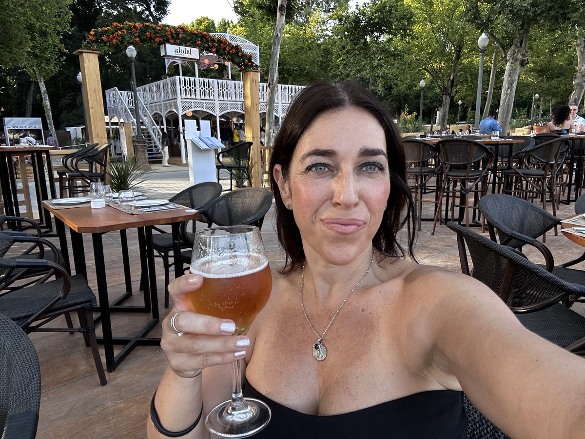 Vanessa Torres 🤷🏻♀️ (@vanessatorresab) on Twitter photo Me voy a empadronar en el <a href="/iconicafest/">Icónica Santalucía Sevilla Fest</a>, en concreto en <a href="/lalola_sevilla/">Lalola, de Javi Abascal</a> 😂😂😂💙 Me voy a empadronar en el <a href="/iconicafest/">Icónica Santalucía Sevilla Fest</a>, en concreto en <a href="/lalola_sevilla/">Lalola, de Javi Abascal</a> 😂😂😂💙