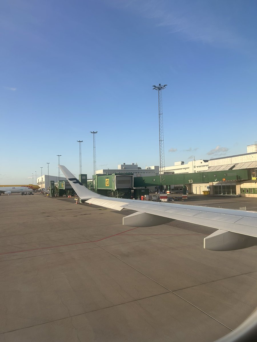 Time to visit all my friends in Finland again🇫🇮 I’m going there to play in street hockey tournament with guys from the NHL community in Helsinki! @EkiTammenpaa <a href="/KenuFHR/">Kenneth Lehtinen</a> <a href="/Hansulinho/">Hannes Kettunen</a> <a href="/kibeeex/">Tommi Lehtimäki</a> <a href="/jpaatiala/">Patzlaf</a> <a href="/sopulii04/">Lauri Enström</a> <a href="/temppanen_/">Teemu Karvonen</a>  <a href="/Nieppi29/">Janne Niemelä</a> <a href="/Borjendahlen/">Toni Karjaluoto</a> Cama pojjat🔥