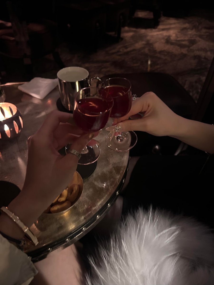 Here's to nights we'll never forget with friends we'll always remember.🍷🍾😜