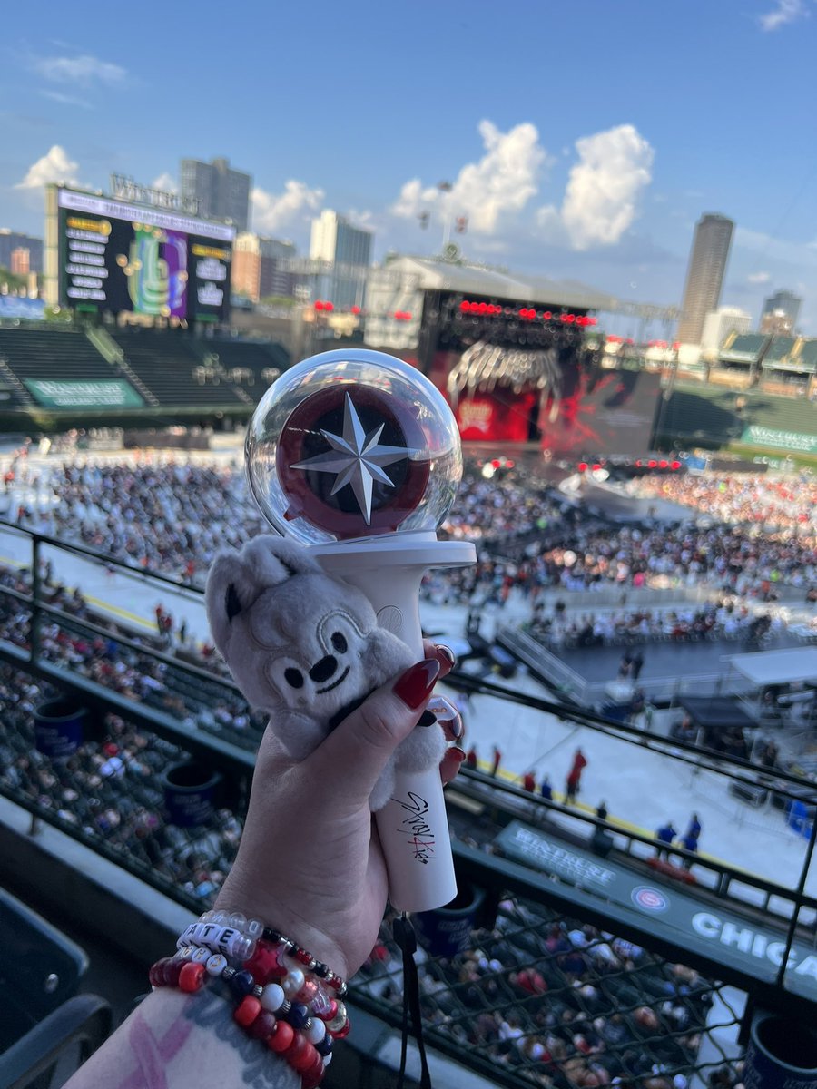 kelliewalks's tweet image. I live here now. #StrayKids_dominATE