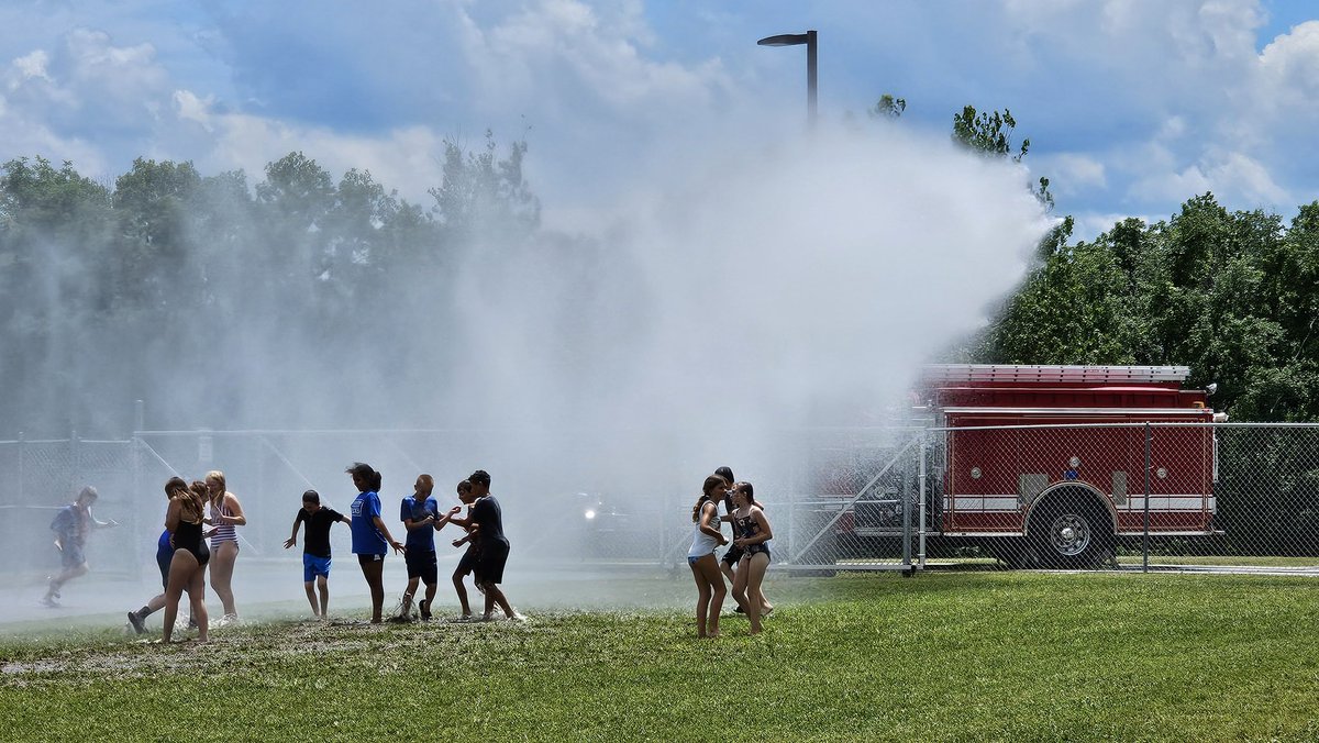 SDofWashington's tweet image. Thanks to the Washington Fire Department for the fun ending to elementary summer school.