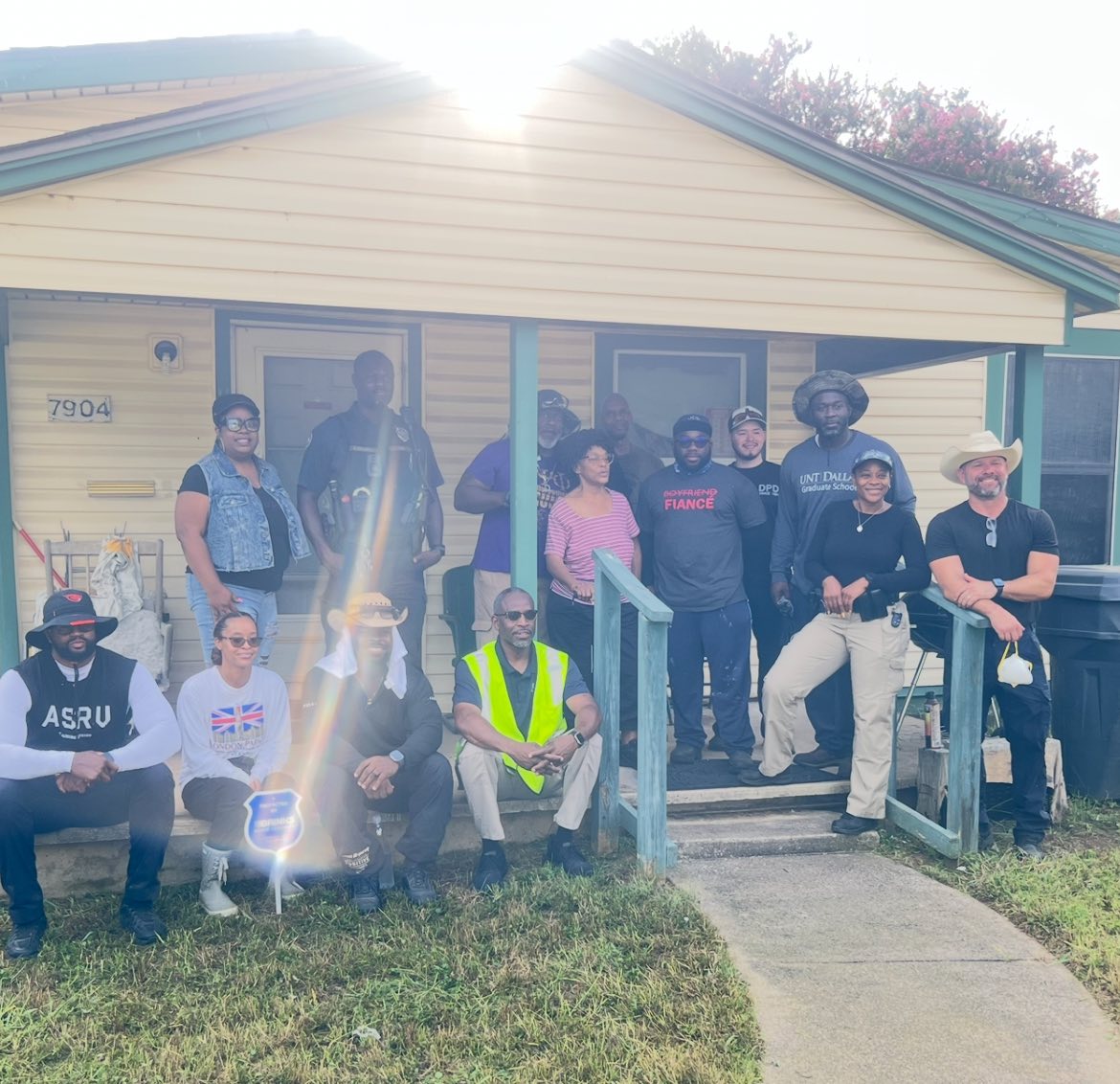 ChiefComeauxDPD's tweet image. Big thanks to these community partners, the South Central Civic League, for working with us to make our neighborhoods cleaner, safer and stronger. Making an impact - side by side!