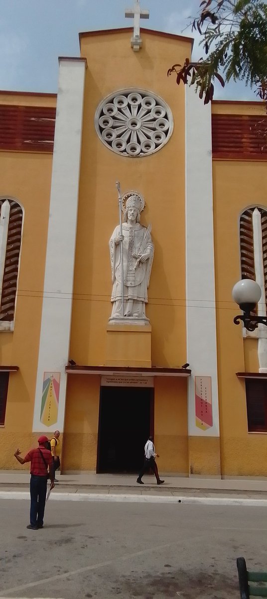 YorgelCisnero's tweet photo. La patrona de #Cuba 🇨🇺
Virgen de la Caridad del Cobre, siempre iluminada en #CiegoDeÁvila.
No podía dejar de entrar. 🙏🙏🙏 https://t.co/B3hlZqzNAD