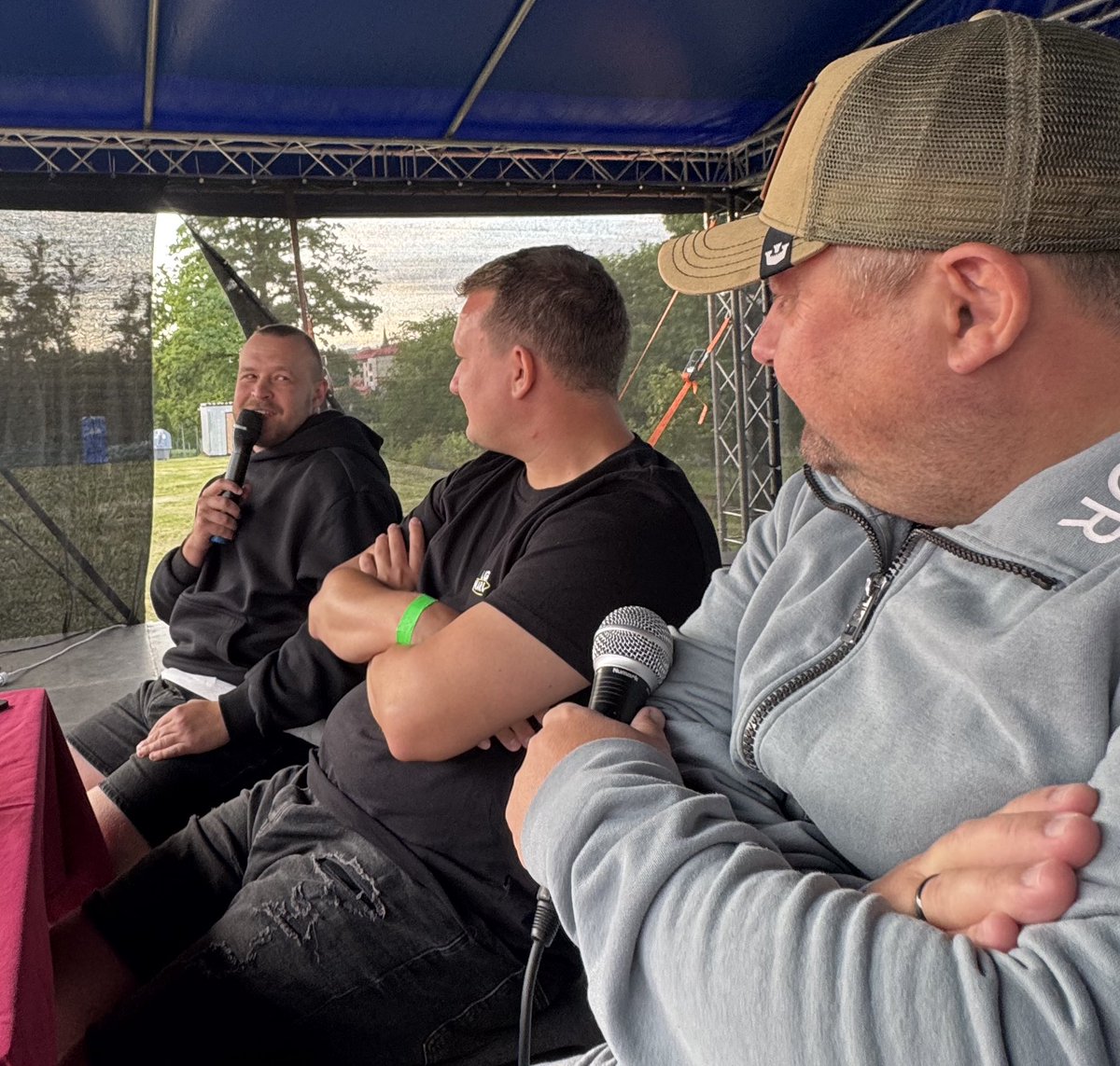 Díky Miletínu, díky <a href="/DenikSport/">Deník Sport</a>, díky <a href="/MichalKvasnica/">Michal Kvasnica</a>, <a href="/fejgl/">Jirka Fejgl</a> a <a href="/PetrNerad94/">Petr Nerad</a>. První Liga na pivu s mikrofonem u pusy🎙️🙏🏼