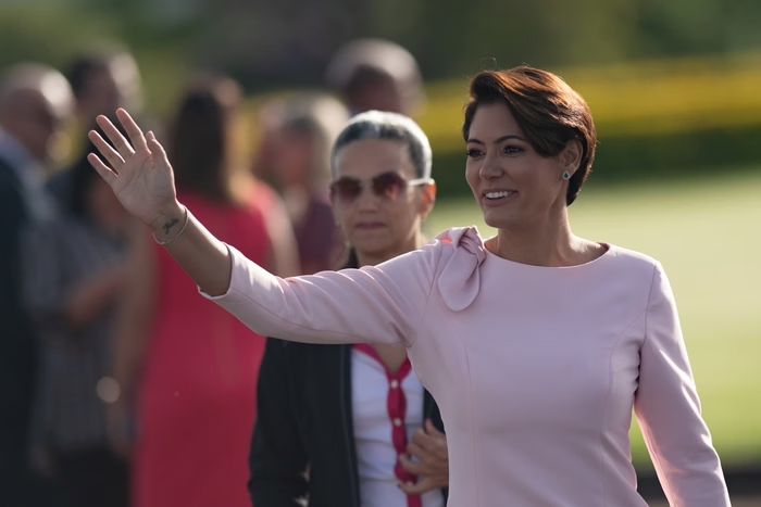 Metrópoles (@metropoles) on Twitter photo ➡️ Michelle aciona Justiça após ser chamada de “ex-garota de programa”
Michelle Bolsonaro acionou Justiça do Piauí após ser chamada de “ex-garota de programa” em episódio do podcast IELTV
Leia na coluna de <a href="/PauloCappelli_/">Paulo Cappelli</a>: curt.link/GwLsf ➡️ Michelle aciona Justiça após ser chamada de “ex-garota de programa”
Michelle Bolsonaro acionou Justiça do Piauí após ser chamada de “ex-garota de programa” em episódio do podcast IELTV
Leia na coluna de <a href="/PauloCappelli_/">Paulo Cappelli</a>: curt.link/GwLsf