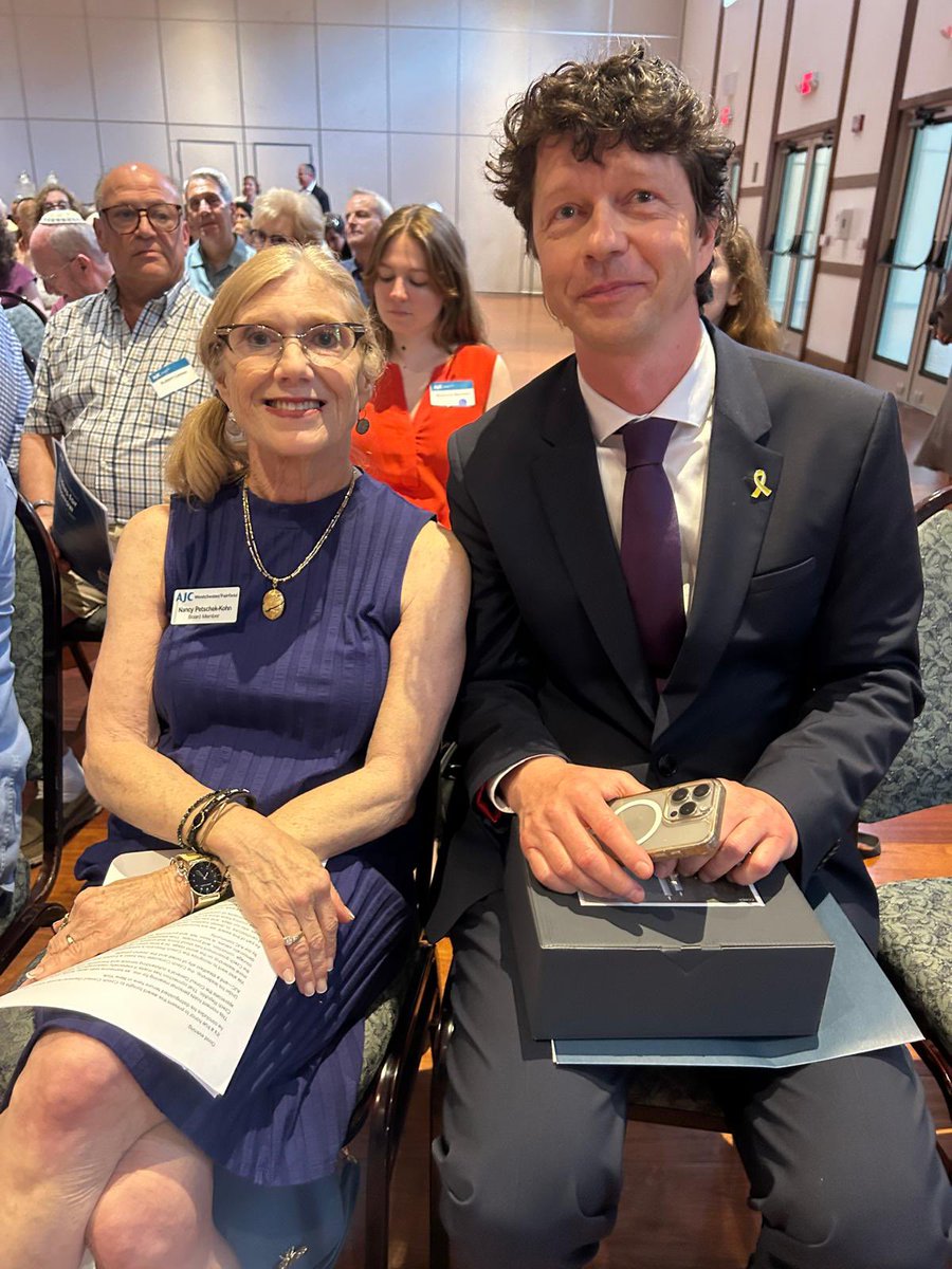 CZinNewYork's tweet image. 🇨🇿CG Kareš honored to receive the Steadfast Ally award at the 2025 AJC W/F Annual Meeting. Grateful for the valuable fireside chat of @JacobMagid,@TimesofIsrael on Middle East affairs. These 4 great years with @AJCGlobal partners reflect tireless work in combating antisemitism.